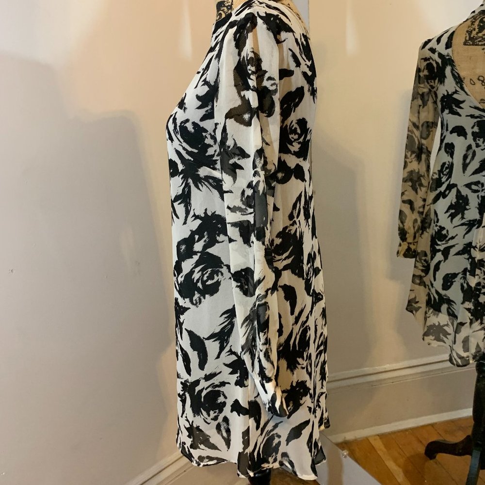 ASTR Cutout Back Long Sleeve Shift Dress - Picture 2 of 7